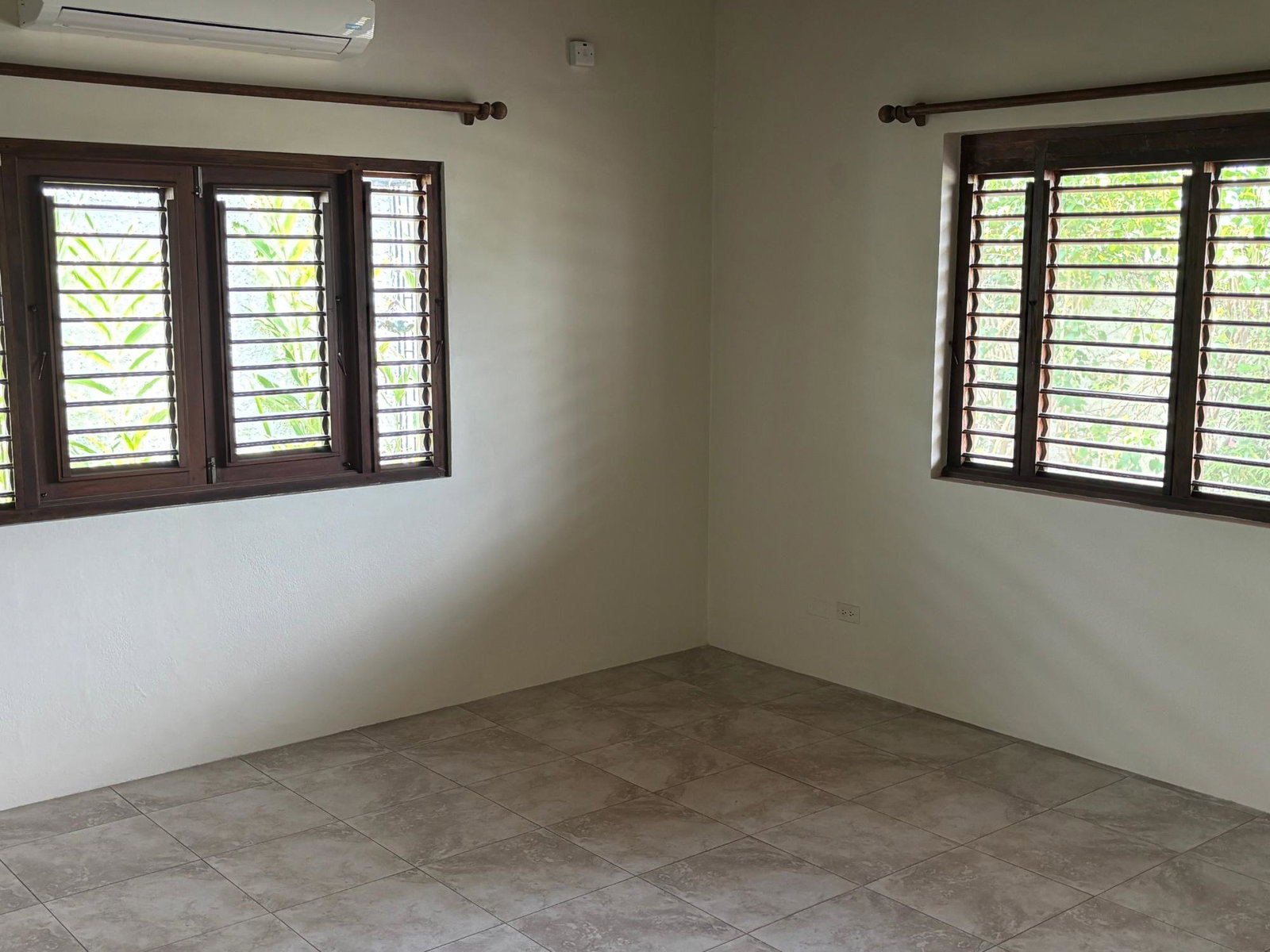 Eleventh image of 1 3-5 Great House Boulevard in Kingston 6, St. Andrew, Jamaica - property is For Rent