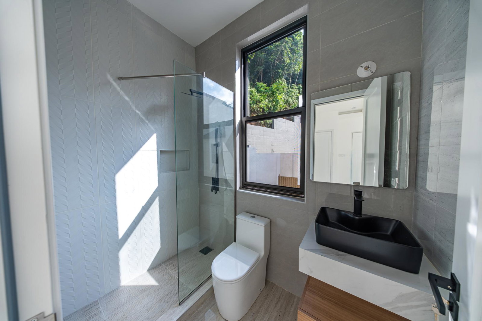 Sixteenth image of Th-a2-2 Lipscombe Ave in Kingston 9, St. Andrew, Jamaica - property is For Sale