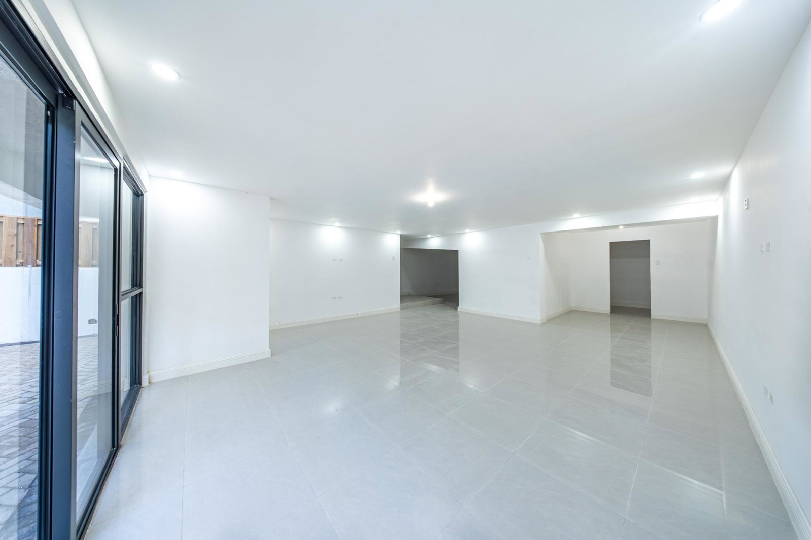 Thirtieth image of Th-a2-2 Lipscombe Ave in Kingston 9, St. Andrew, Jamaica - property is For Sale