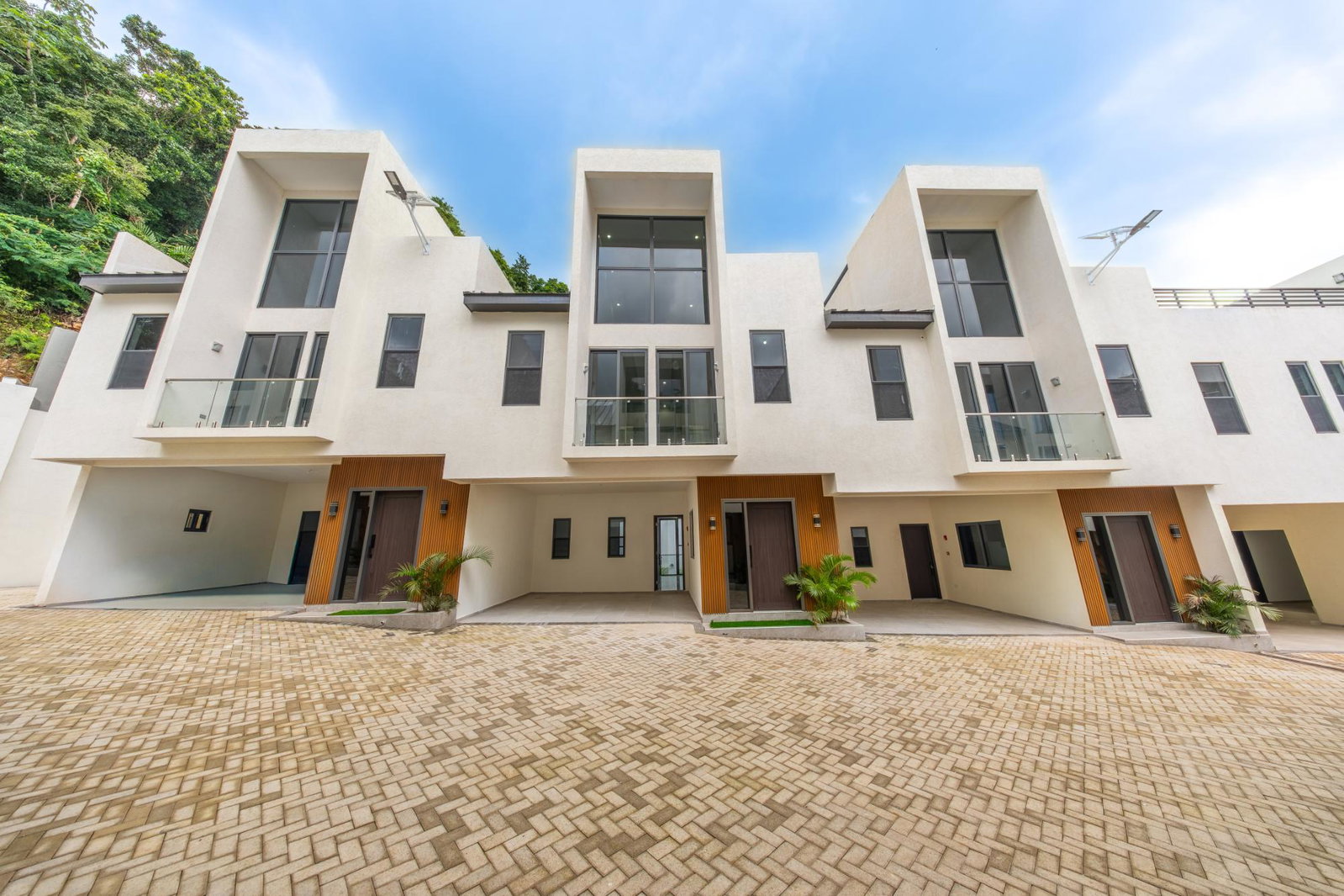 Fourth image of Th-a2-2 Lipscombe Ave in Kingston 9, St. Andrew, Jamaica - property is For Sale