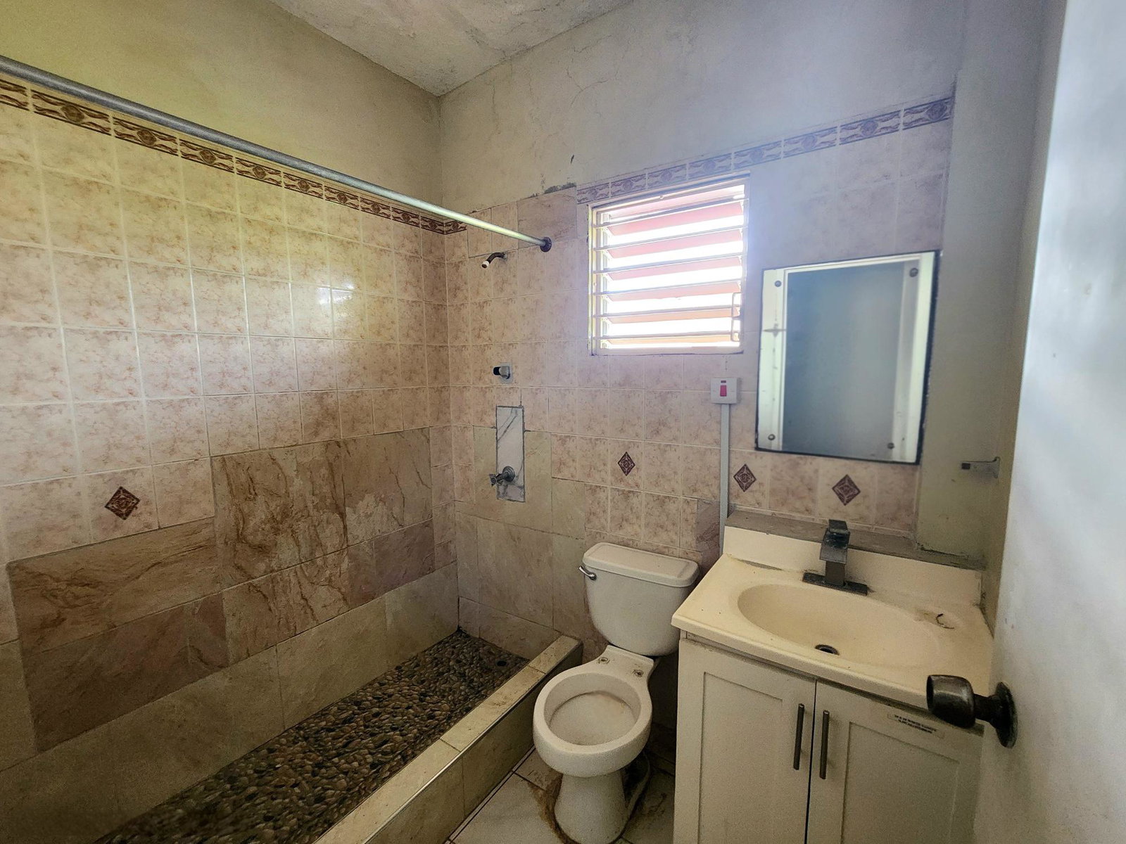 Seventh image of 1151 Seaton Crescent in Ensom City, St. Catherine, Jamaica - property is For Sale