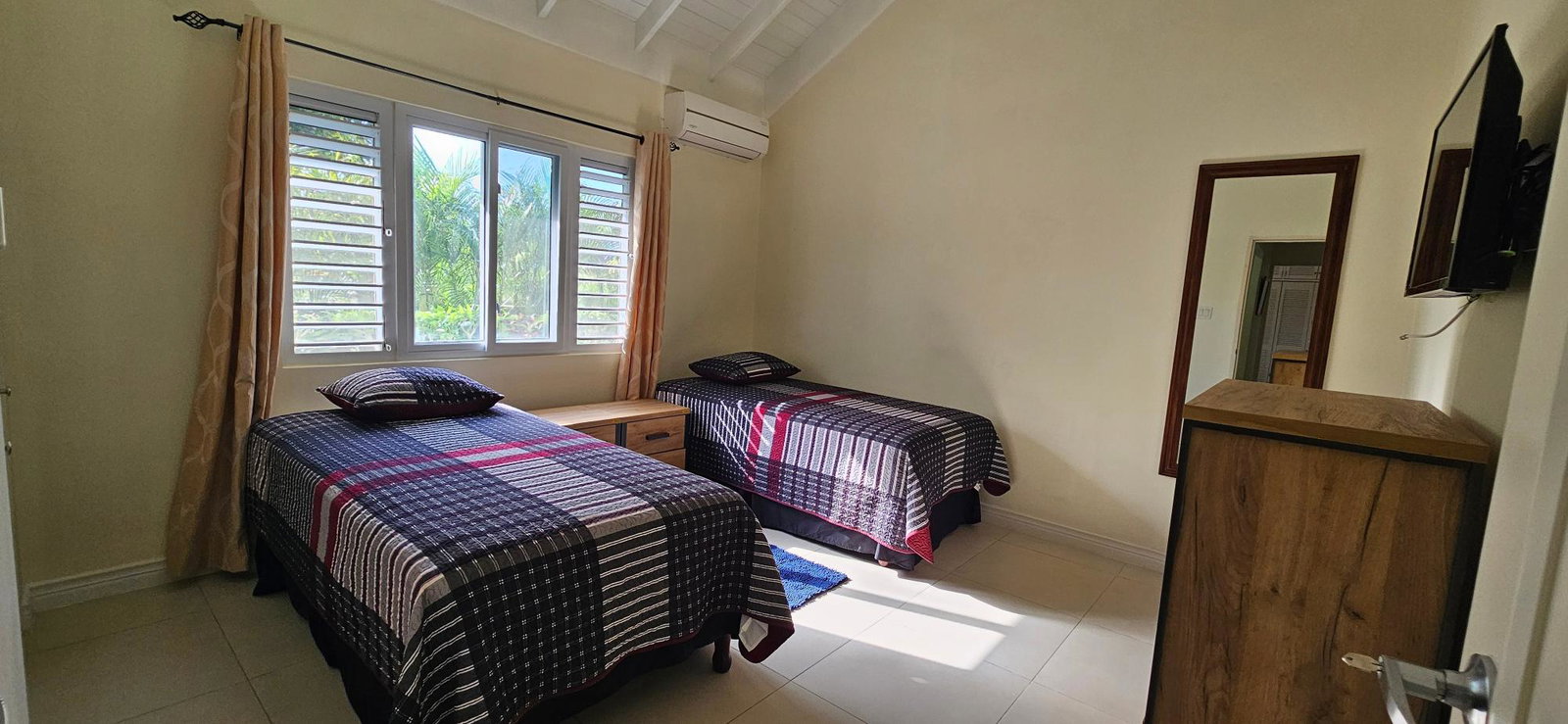 Eighteenth image of 901 The Crest, Richmond, st a in Laughlands, St. Ann, Jamaica - property is For Rent
