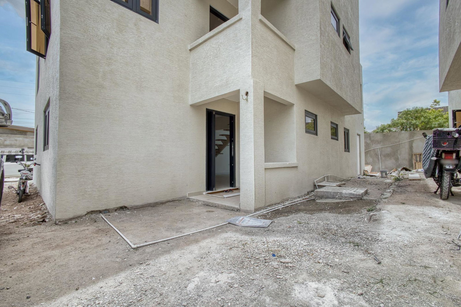 Twenty-Ninth image of 4- 6 Donhead Avenue in Kingston 6, St. Andrew, Jamaica - property is For Sale