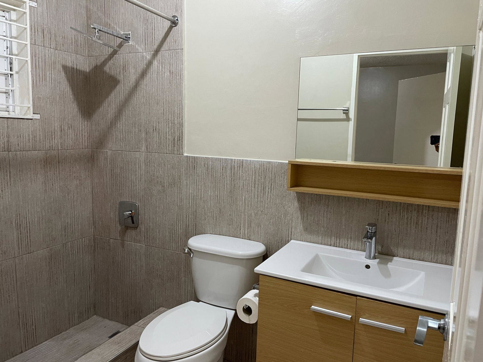 Eleventh image of 4-14 Ravinia Road in Kingston 6, St. Andrew, Jamaica - property is For Rent