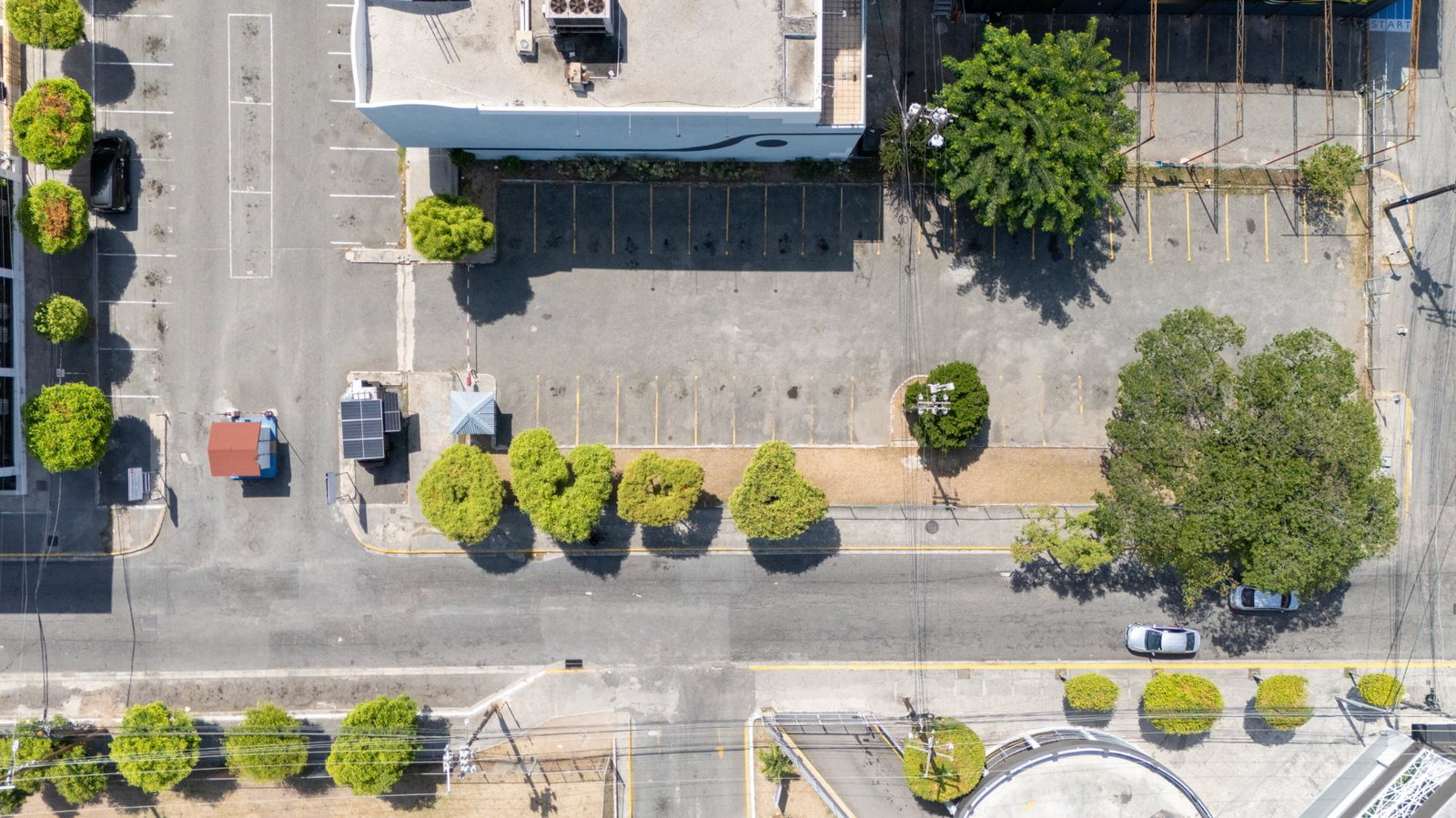 Eighth image of 52 Knutsford Blvd, New Kings in Kingston 5, St. Andrew, Jamaica - property is For Rent