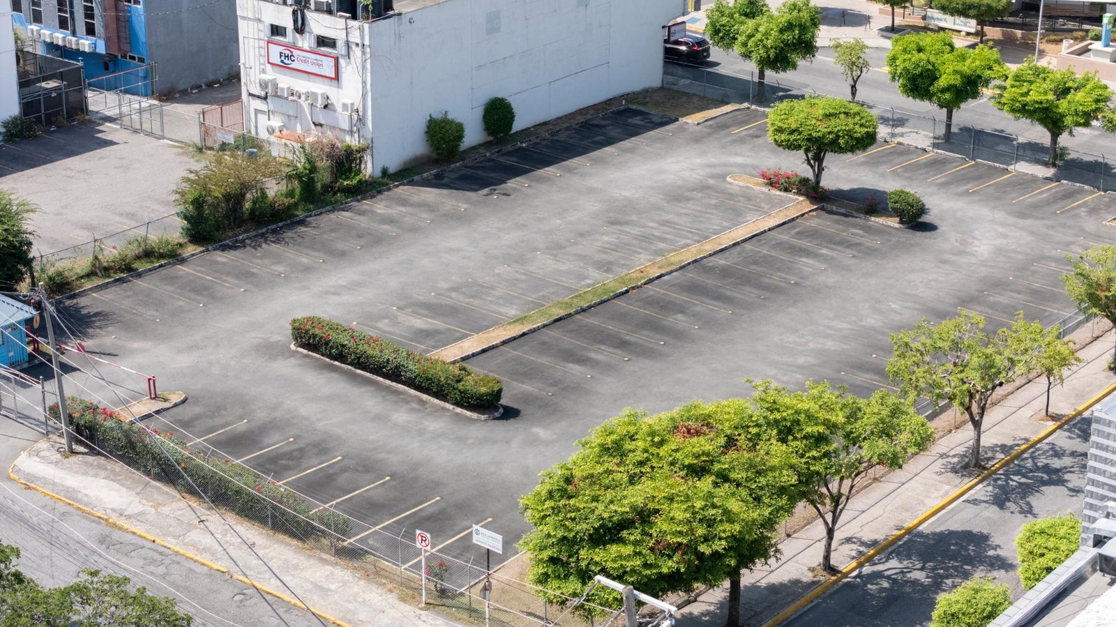Ninth image of 52 Knutsford Blvd, New Kings in Kingston 5, St. Andrew, Jamaica - property is For Rent