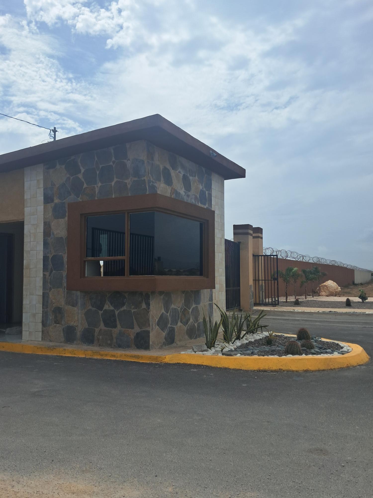 Second image of 1551 Phoenix Park 2, ph 4 in Phoenix Park, St. Catherine, Jamaica - property is For Rent