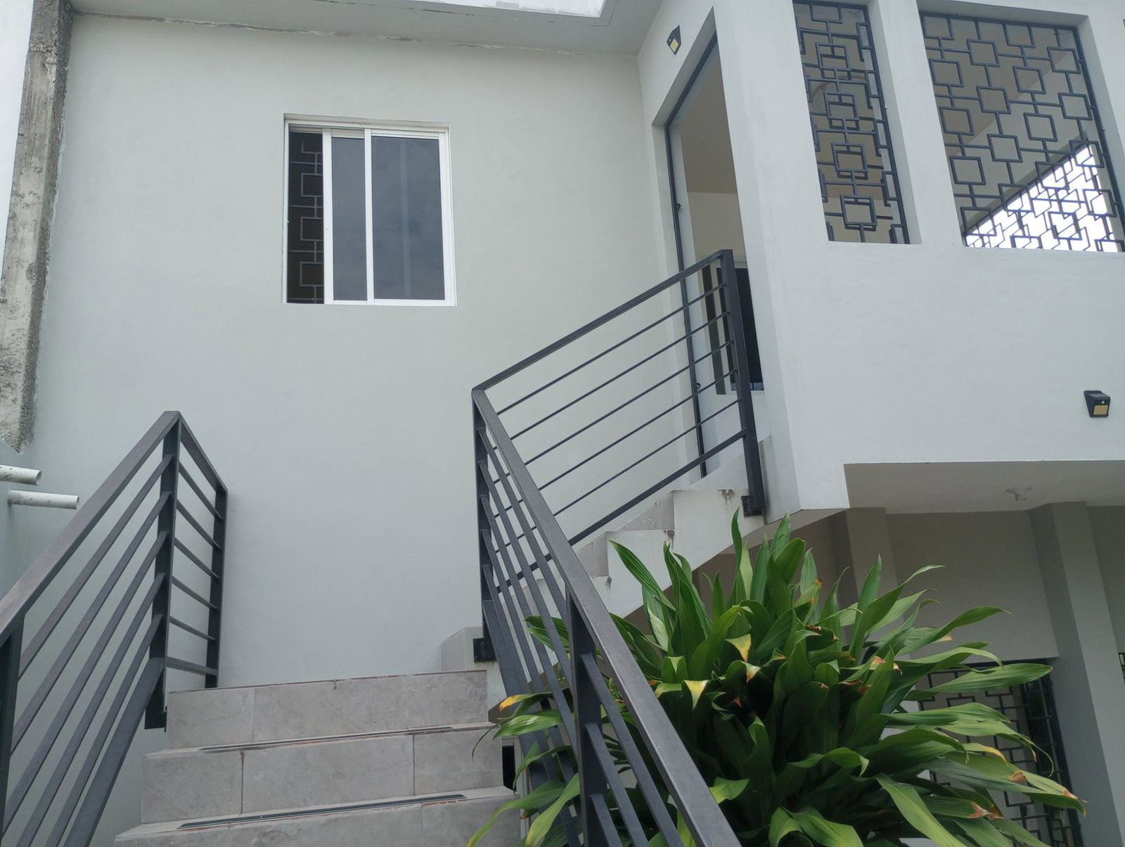 First image of 7 Rosewell Terrace, Kgn in Kingston 8, St. Andrew, Jamaica - property is For Rent