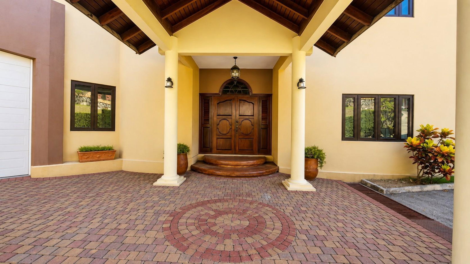 Second image of 8 Plymouth Close, Kingston in Kingston 6, St. Andrew, Jamaica - property is For Rent