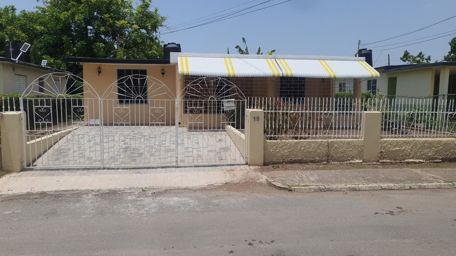 Fifth image of Linscott Avenue in Kingston 19, St. Andrew, Jamaica - property is For Rent