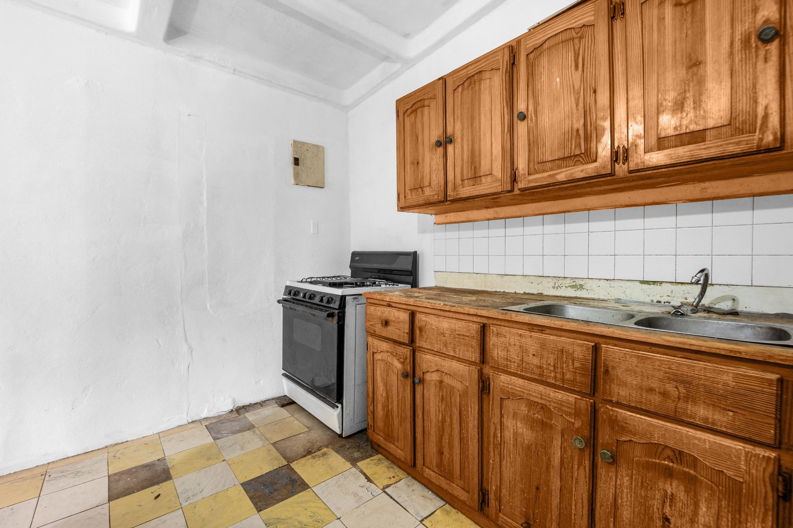 Sixth image of 83 Enfield Avenue in Bridgeport, St. Catherine, Jamaica - property is For Sale