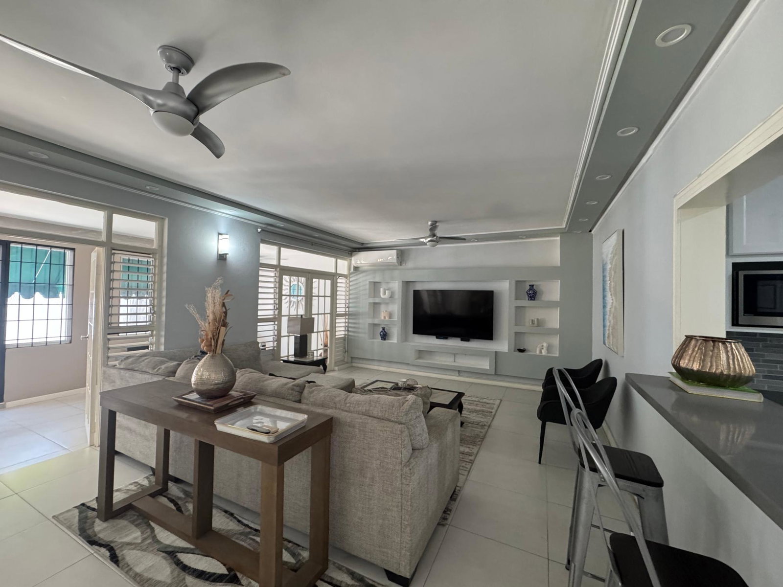 Seventeenth image of 3- Retreat Avenue in Kingston 6, St. Andrew, Jamaica - property is For Rent