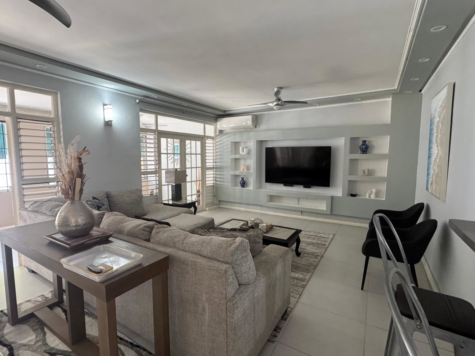 Sixth image of 3- Retreat Avenue in Kingston 6, St. Andrew, Jamaica - property is For Rent