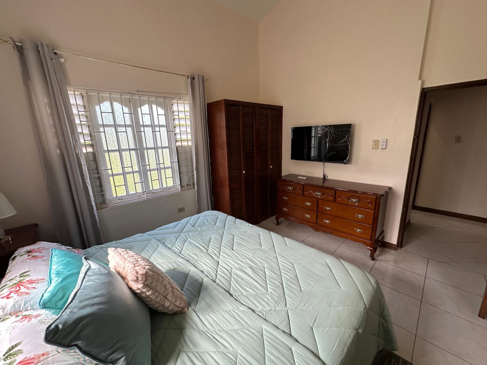 Ninth image of 14 Blythwood Drive in Kingston 6, St. Andrew, Jamaica - property is For Rent