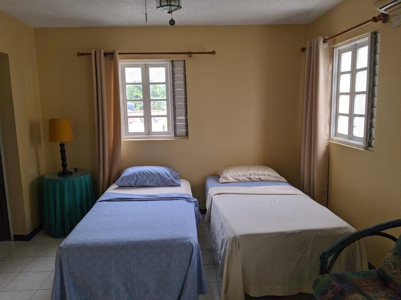 Eighth image of 401a-116 Constant Spring Road in Constant Spring P.O., St. Andrew, Jamaica - property is For Rent