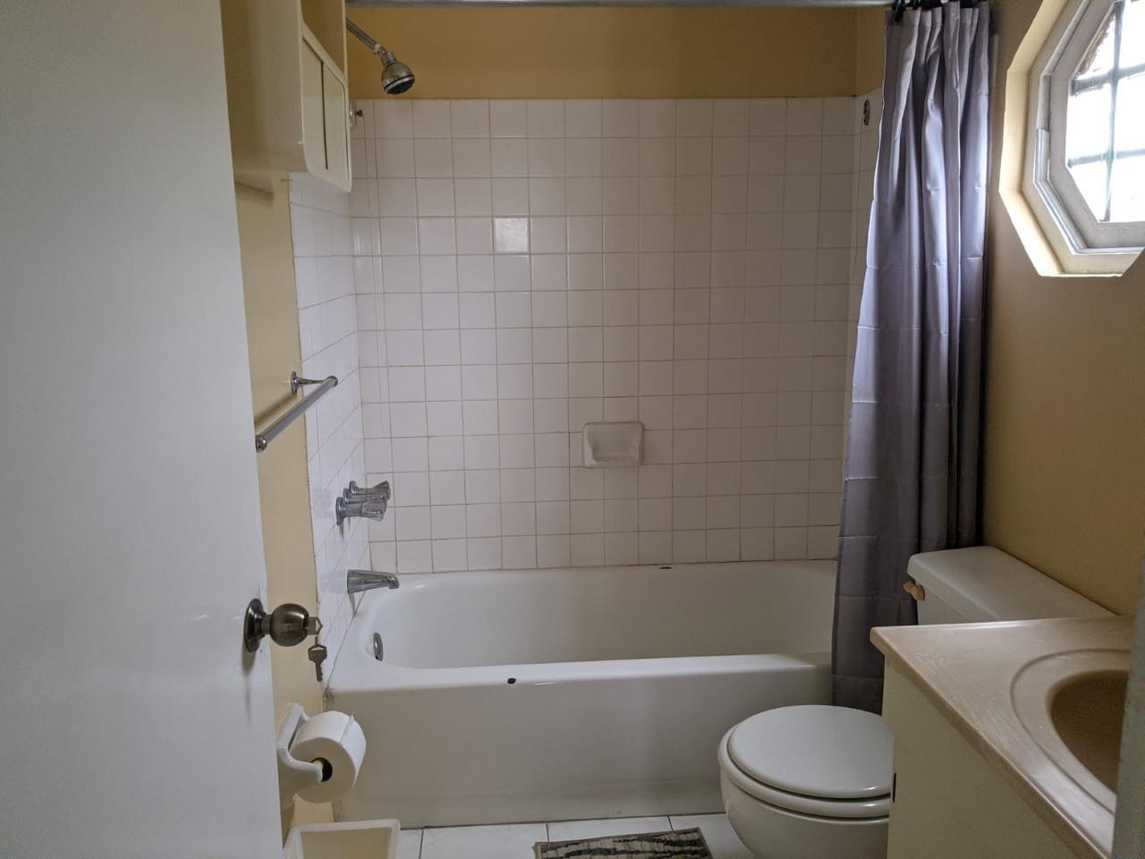 Ninth image of 401a-116 Constant Spring Road in Constant Spring P.O., St. Andrew, Jamaica - property is For Rent