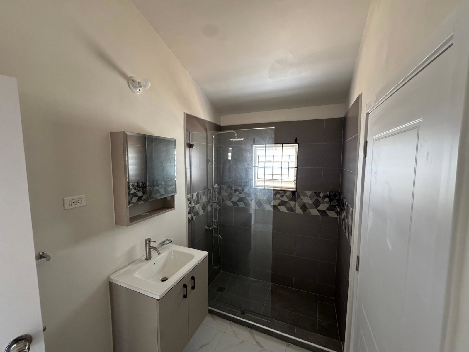 Seventh image of Phoenix Park Village 2 in Phoenix Park, St. Catherine, Jamaica - property is For Rent