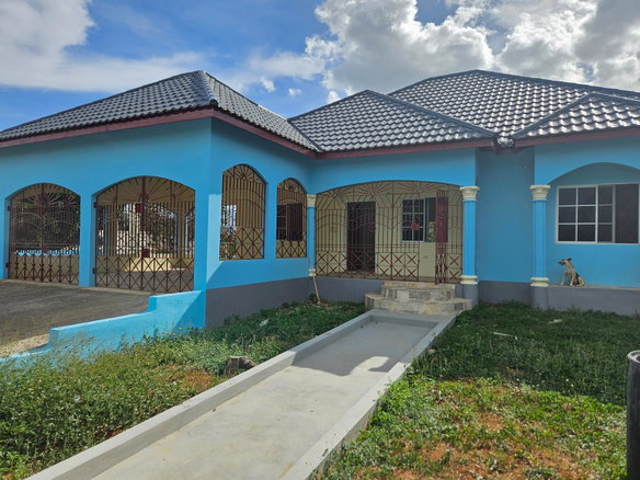First image of Linstead, Banbury in Linstead, St. Catherine, Jamaica - property is For Rent