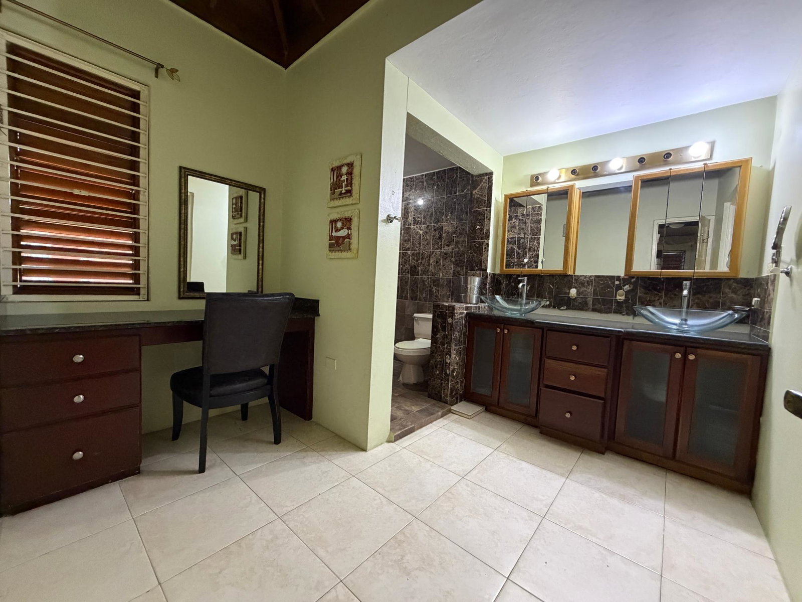 Twelfth image of 12 1/2 Rutland Drive in Kingston 6, St. Andrew, Jamaica - property is For Rent