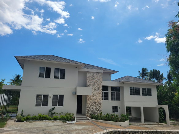 First image of 18a Millsborough Crescent in Kingston 6, St. Andrew, Jamaica - property is For Rent