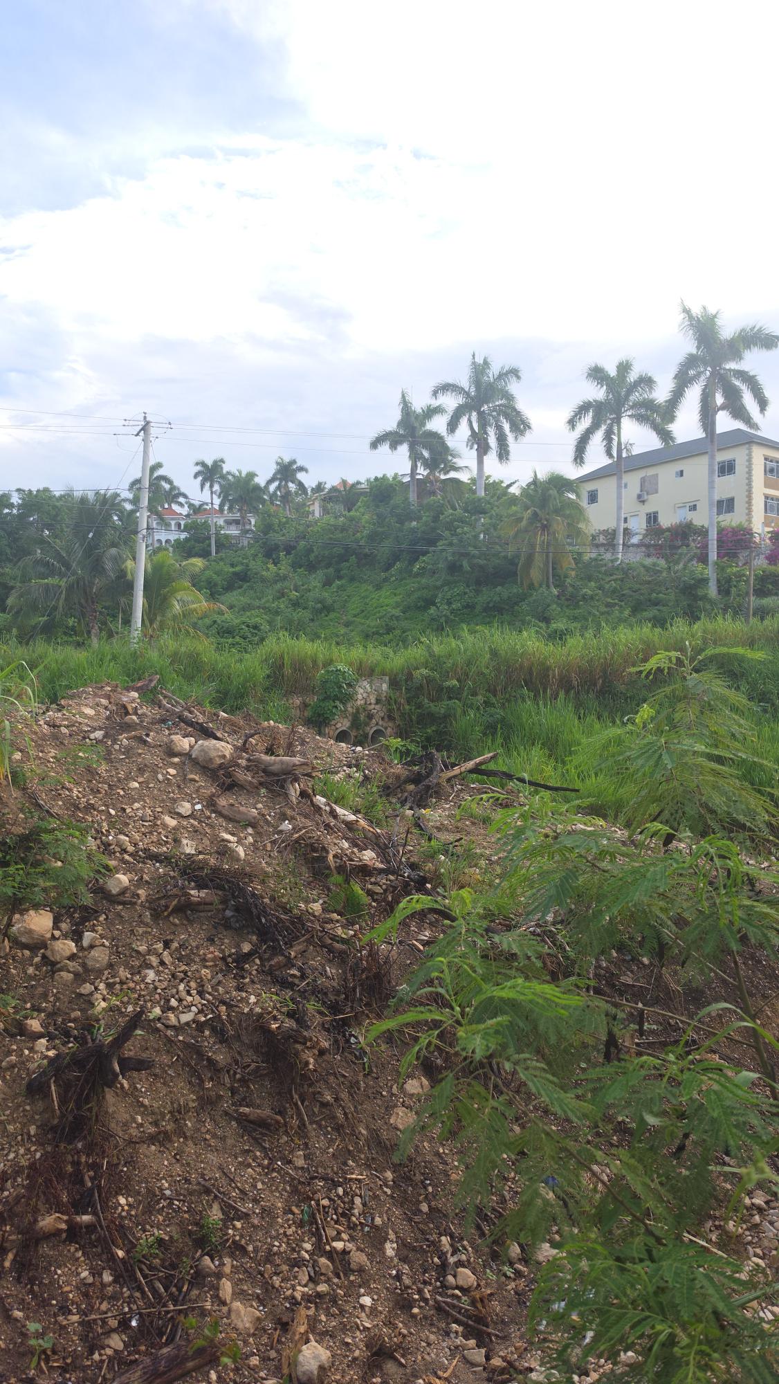 Tenth image of 372 Torada Heights in Ironshore, St. James, Jamaica - property is For Sale