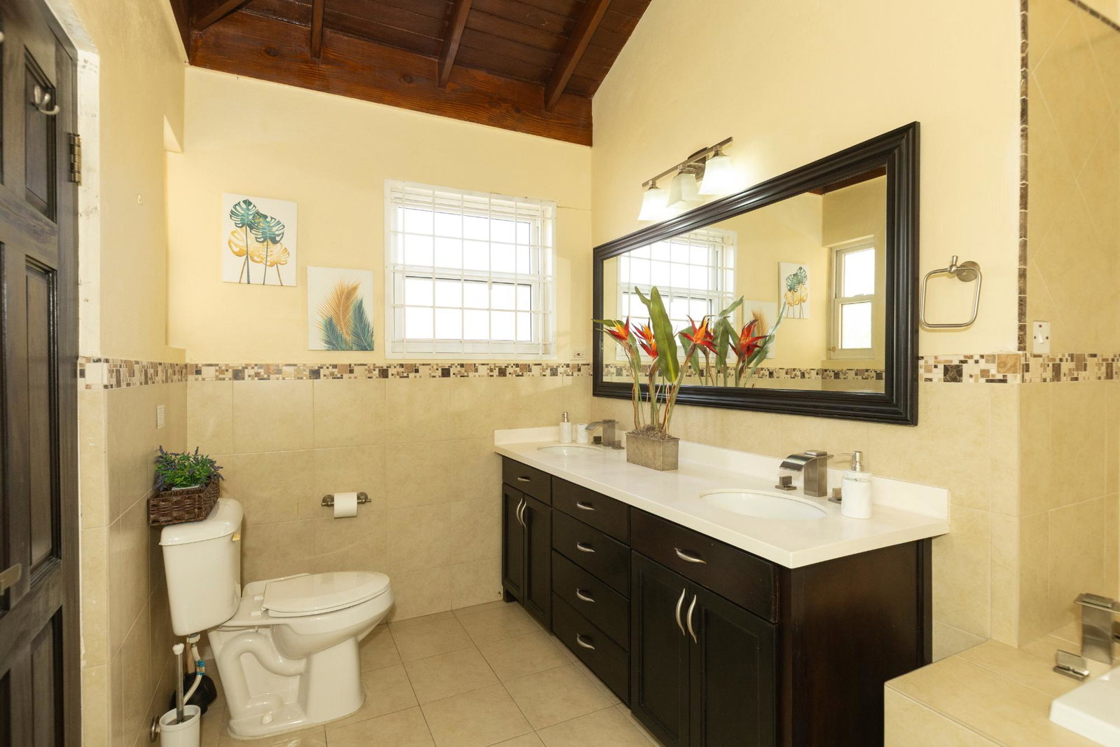 Nineteenth image of Sandhurst Crescent in Kingston 6, St. Andrew, Jamaica - property is For Rent