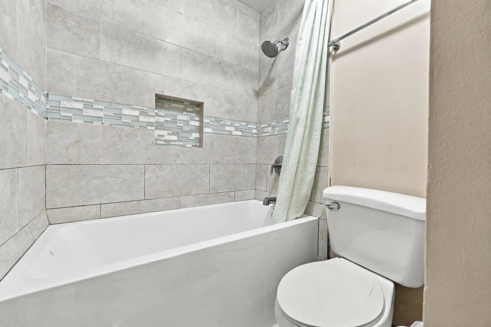 Sixteenth image of 7e-17 Manor Park Drive in Kingston 8, St. Andrew, Jamaica - property is For Sale