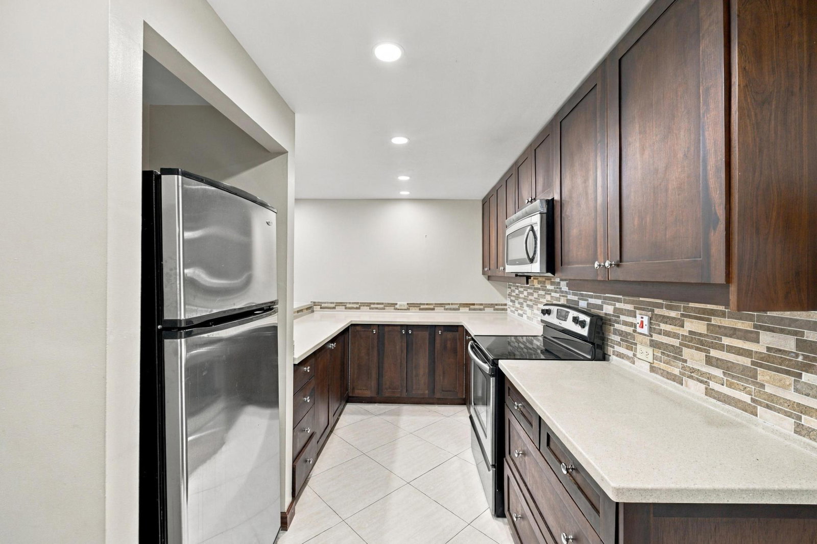 Fifth image of 7e-17 Manor Park Drive in Kingston 8, St. Andrew, Jamaica - property is For Sale
