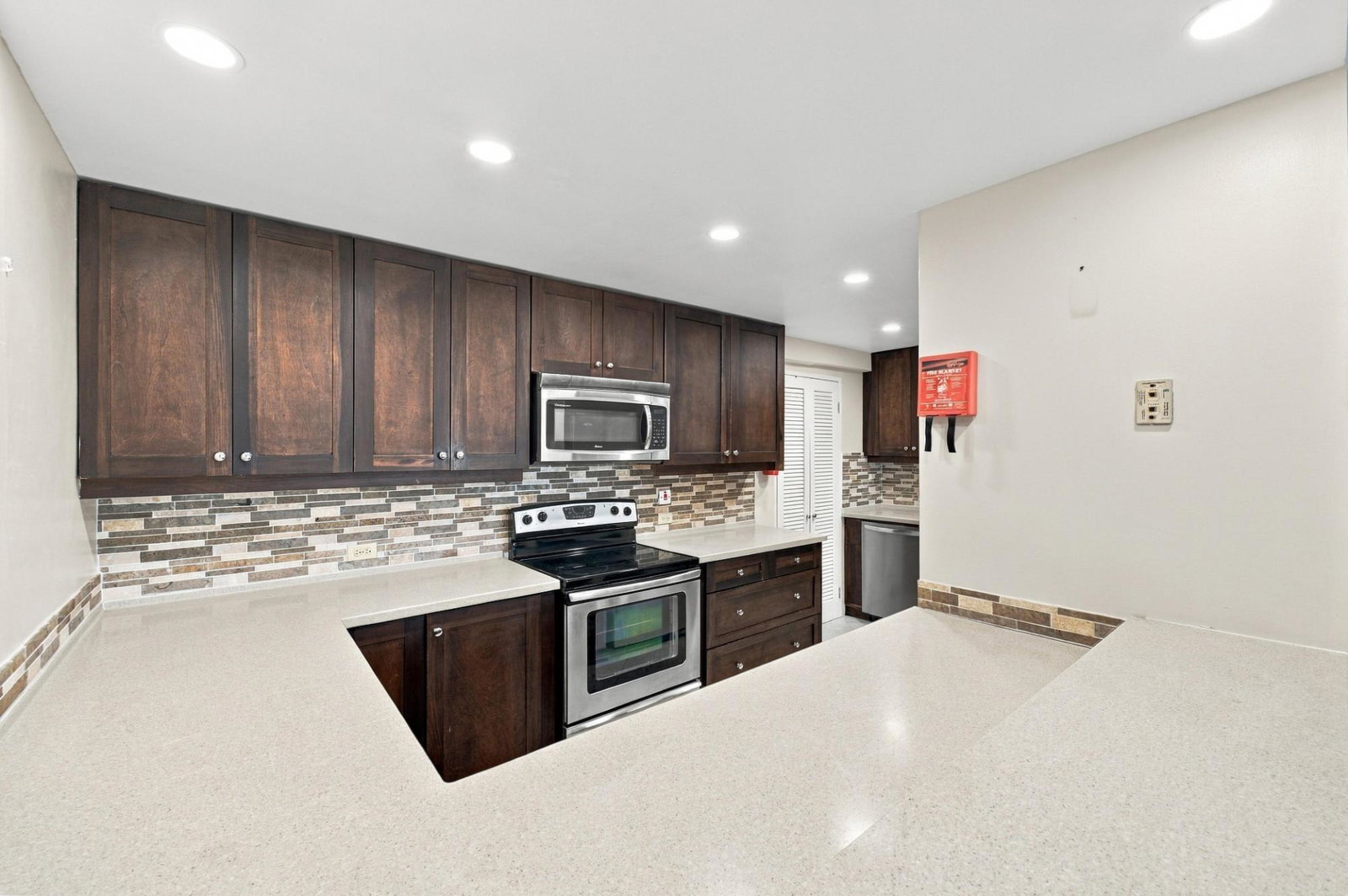 Sixth image of 7e-17 Manor Park Drive in Kingston 8, St. Andrew, Jamaica - property is For Sale