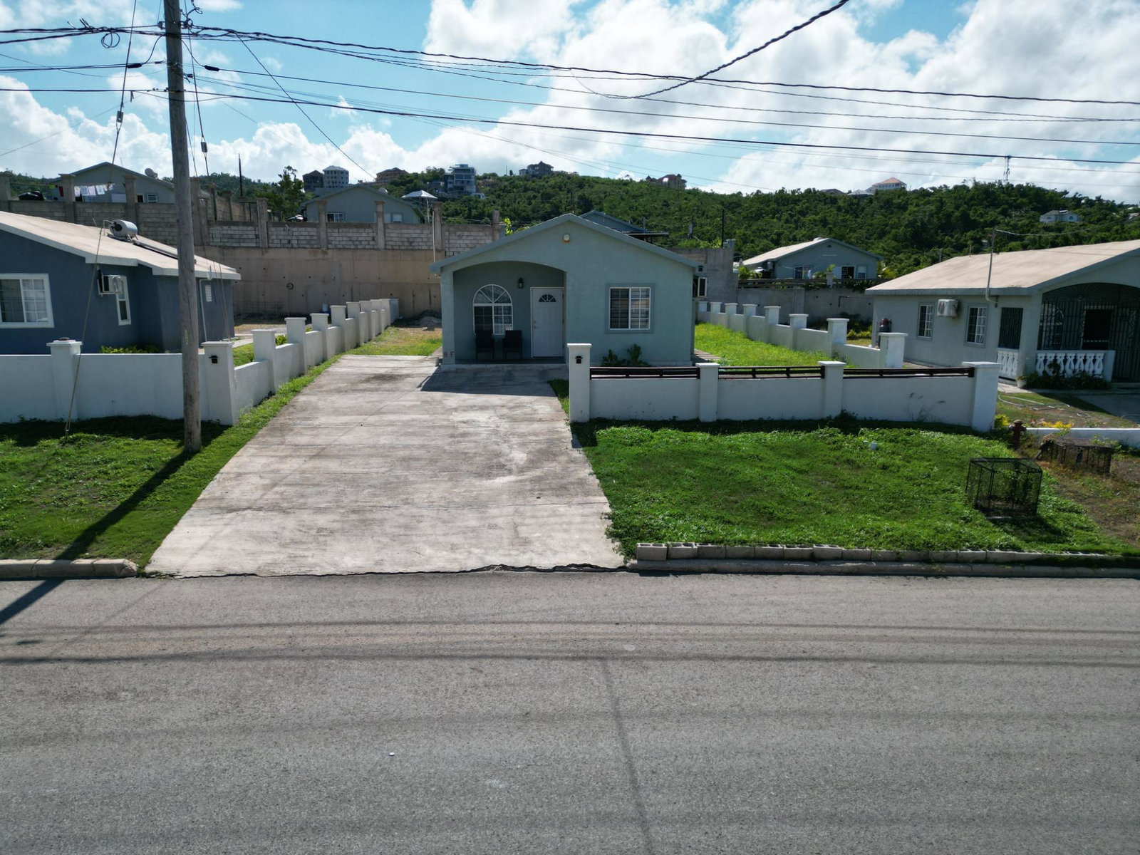 First image of 8 Camelot Boulevard in Discovery Bay, St. Ann, Jamaica - property is For Sale