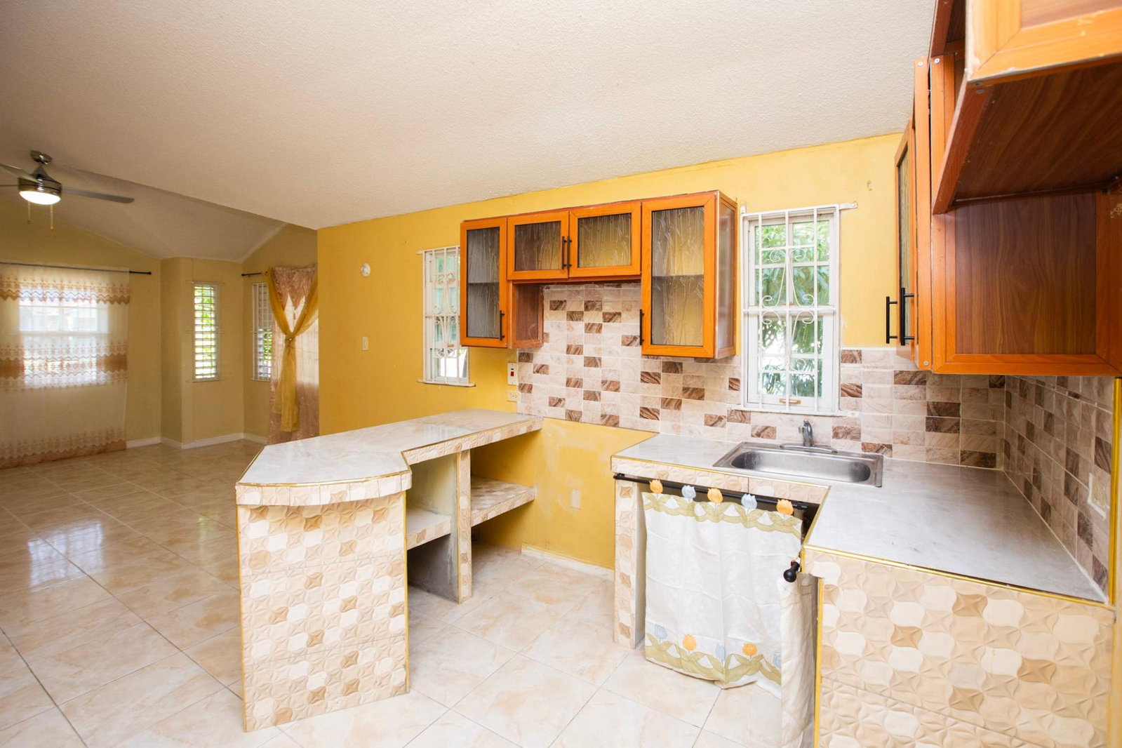 Second image of 250 Collingwood Circle, in Portmore Country Club, St. Catherine, Jamaica - property is For Rent