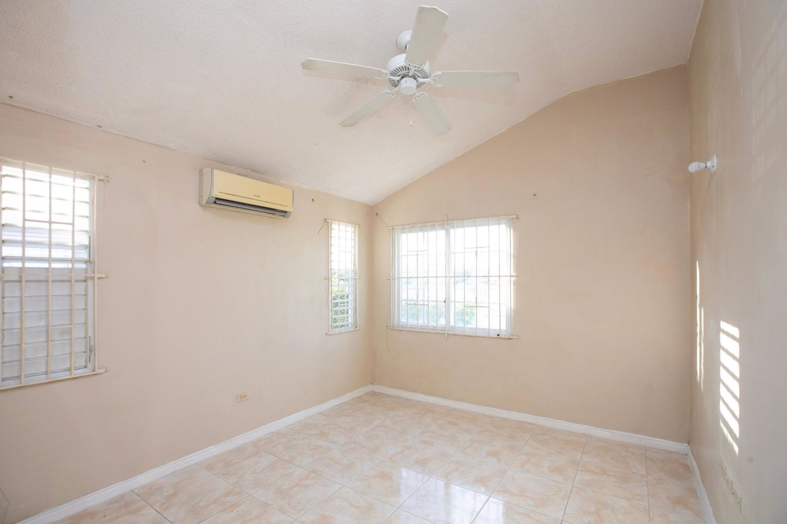 Fifth image of 250 Collingwood Circle, in Portmore Country Club, St. Catherine, Jamaica - property is For Rent
