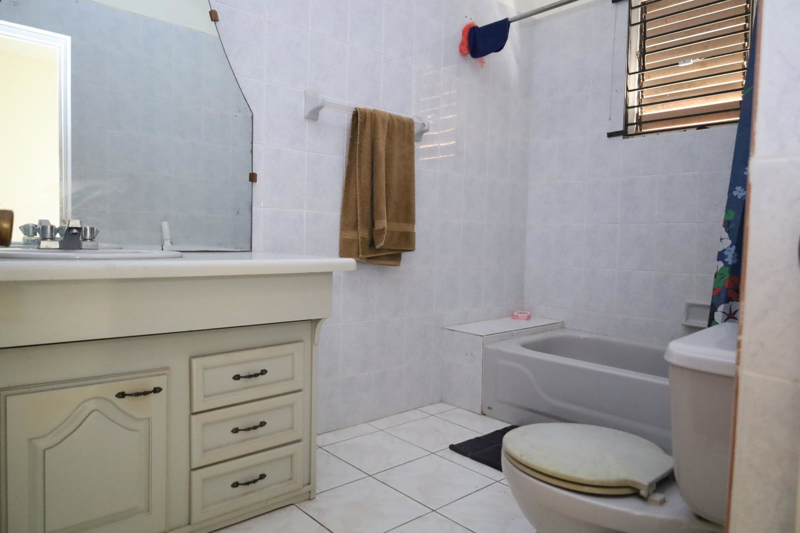 Sixth image of Knowles Crescent in Mandeville, Manchester, Jamaica - property is For Sale