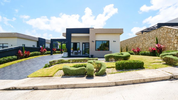Seventh image of 50- Pyramid Point in Ocho Rios, St. Ann, Jamaica - property is For Sale