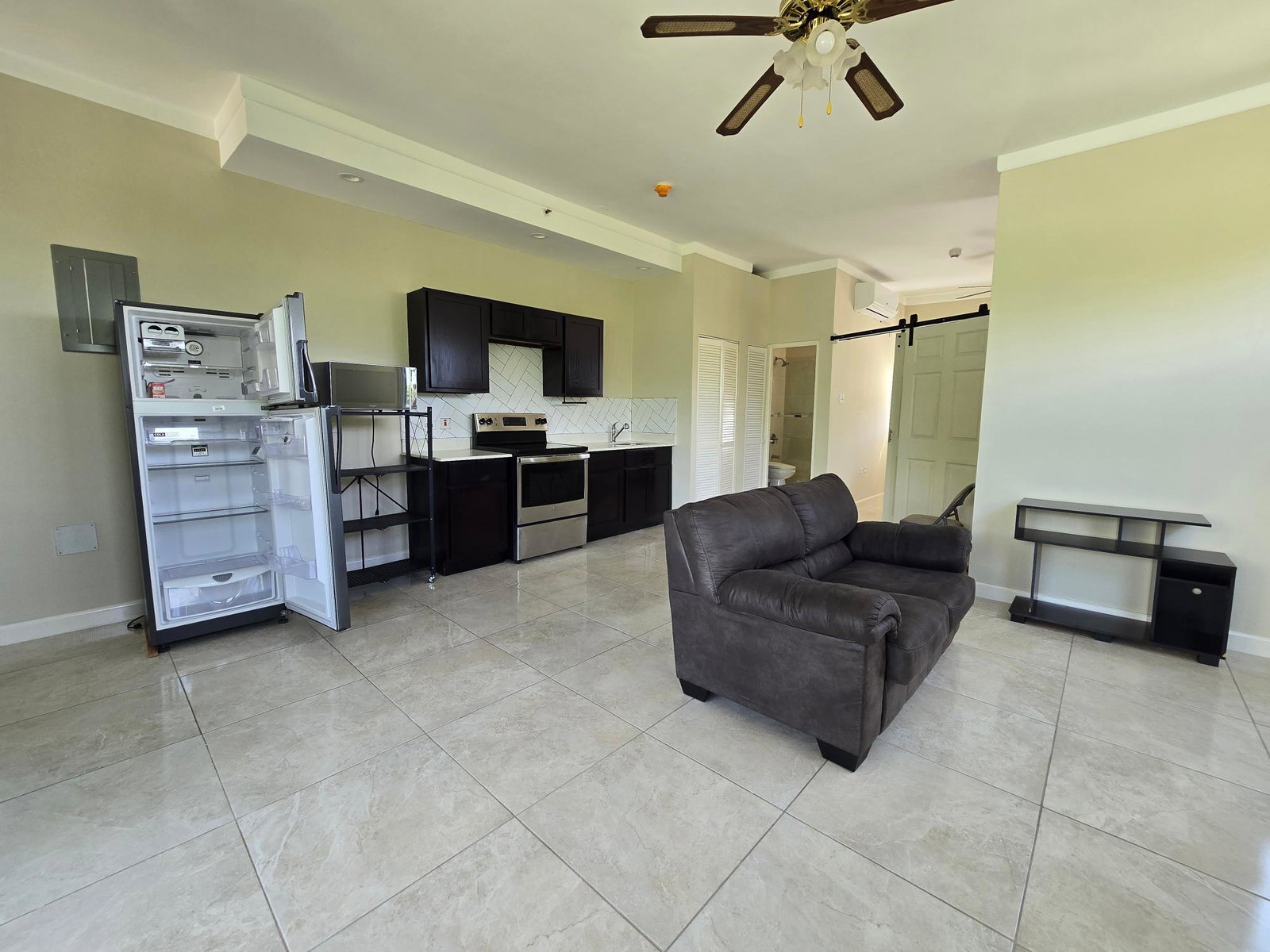 Thirteenth image of b 209-1 Queensbury Drive in Kingston 19, St. Andrew, Jamaica - property is For Rent