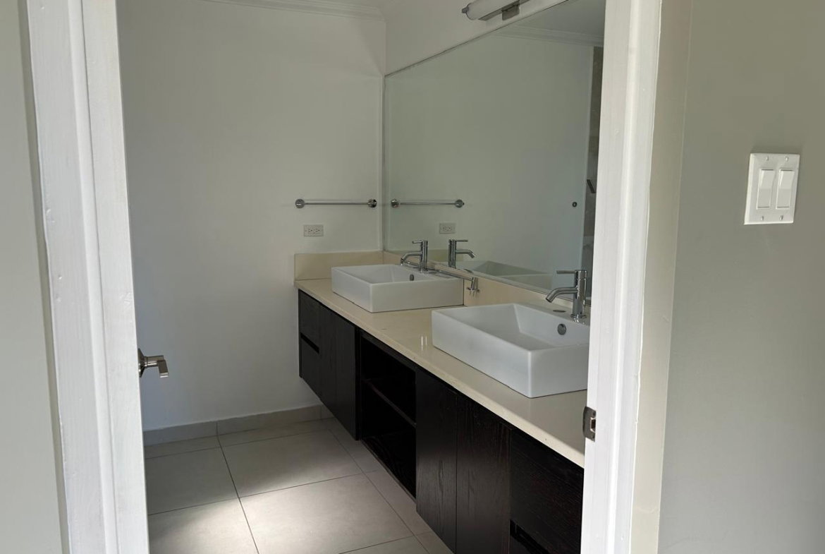 Eleventh image of 31d-16 Garden Close in Kingston 8, St. Andrew, Jamaica - property is For Rent