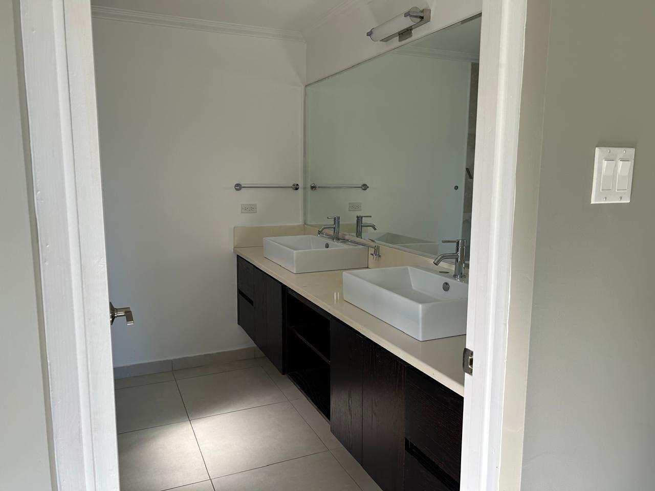 Eleventh image of 31d-16 Garden Close in Kingston 8, St. Andrew, Jamaica - property is For Rent