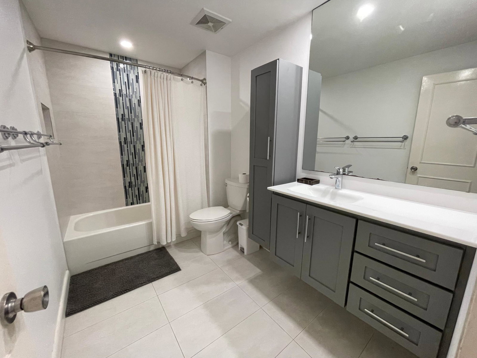 Twelfth image of 29- Manor Park Drive in Kingston 8, St. Andrew, Jamaica - property is For Rent