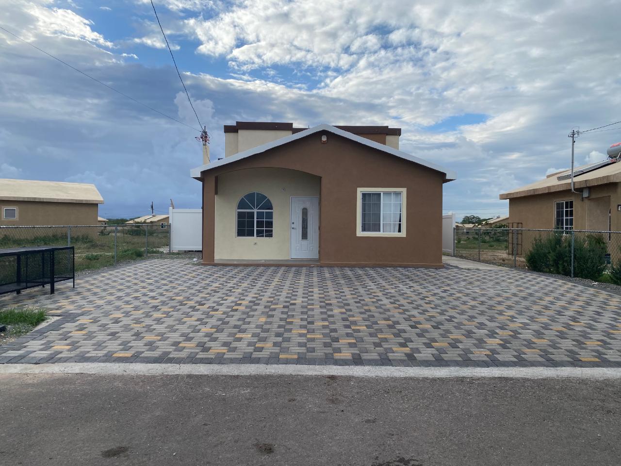 Second image of 3-1282 Phoenix Park Village in Greater Portmore, St. Catherine, Jamaica - property is For Rent