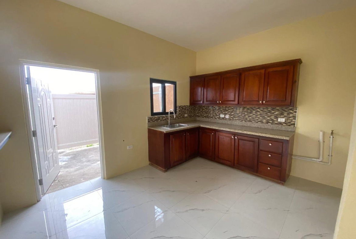 Fifth image of 3-1282 Phoenix Park Village in Greater Portmore, St. Catherine, Jamaica - property is For Rent