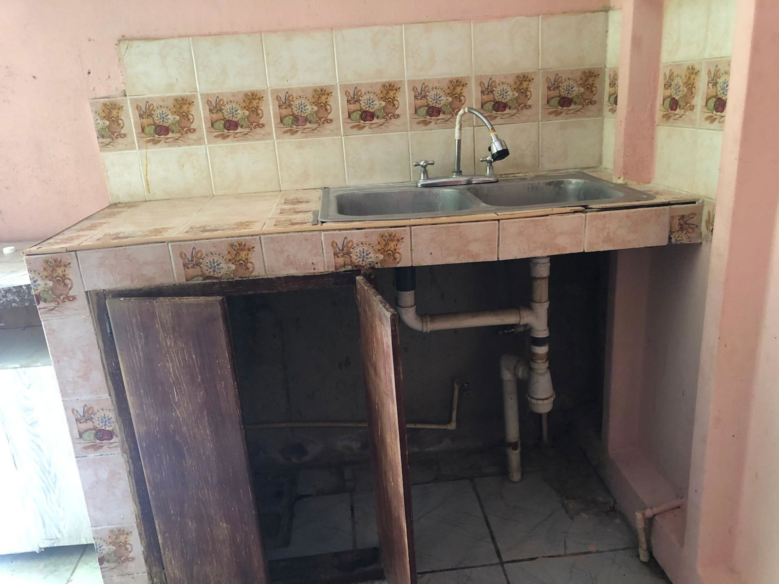 Tenth image of 111 West Queens Park in Greater Portmore, St. Catherine, Jamaica - property is For Sale