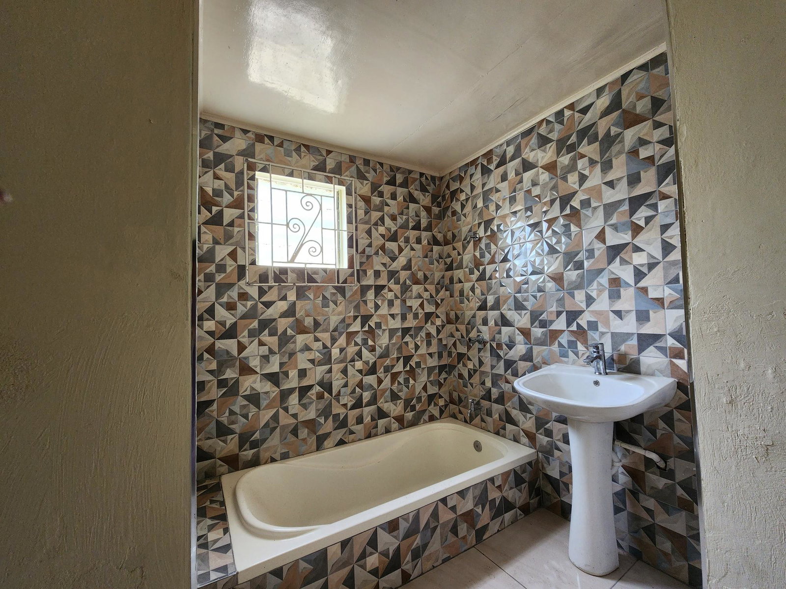Eleventh image of 14 Wakefield Crescent, Kings in Kingston 10, St. Andrew, Jamaica - property is For Rent