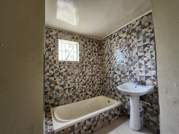 Eleventh image of 14 Wakefield Crescent, Kings in Kingston 10, St. Andrew, Jamaica - property is For Rent