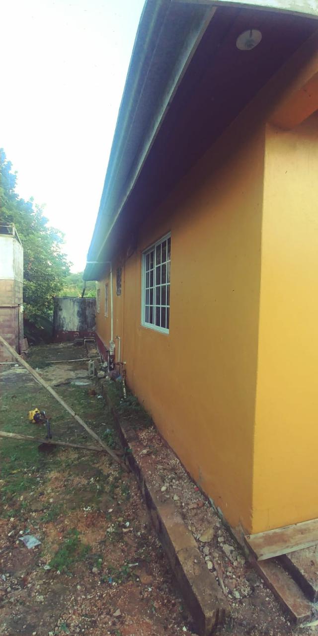 6-Bedroom-House-for-Sale-in-Barnstaple-Manchester-Jamaica Second image of Barnstaple- Manchester in Mandeville, Manchester, Jamaica - property is For Sale