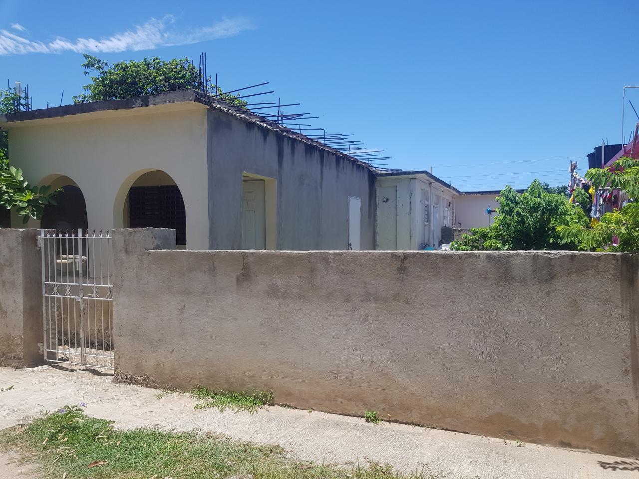 Fifth image of 713 2 East Sabina in Greater Portmore, St. Catherine, Jamaica - property is For Sale