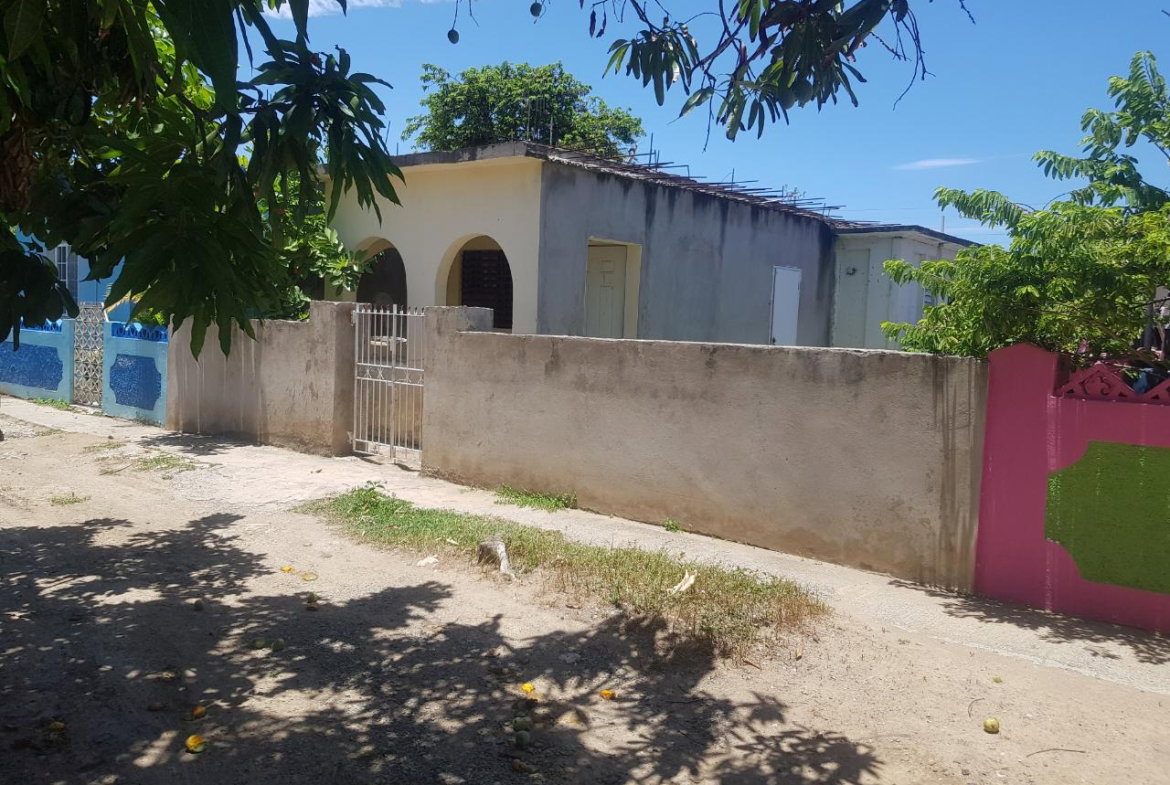 Eighth image of 713 2 East Sabina in Greater Portmore, St. Catherine, Jamaica - property is For Sale