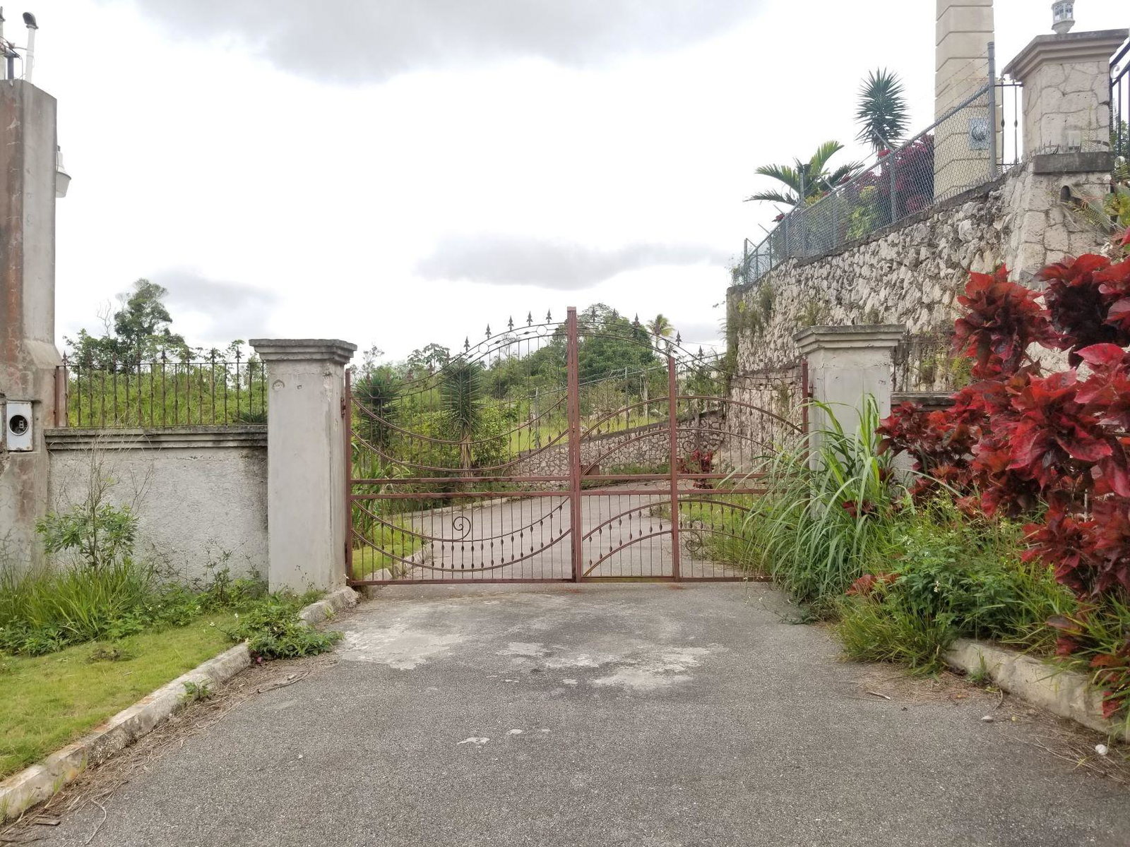 Architecturally-Designed-4-Storey-Home-for-Sale-in-Hopeton-Jamaica Twentieth image of Derrick Close, Hopeton me in Mandeville, Manchester, Jamaica - property is For Sale