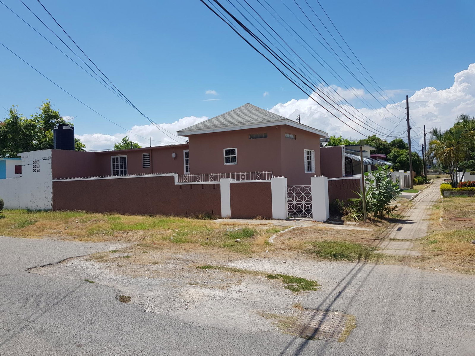 Beautiful-3-Bedroom-House-for-Sale-in-Braeton-New-Town-Portmore Second image of 306- Braeton New Town in Braeton Newtown, St. Catherine, Jamaica - property is For Sale