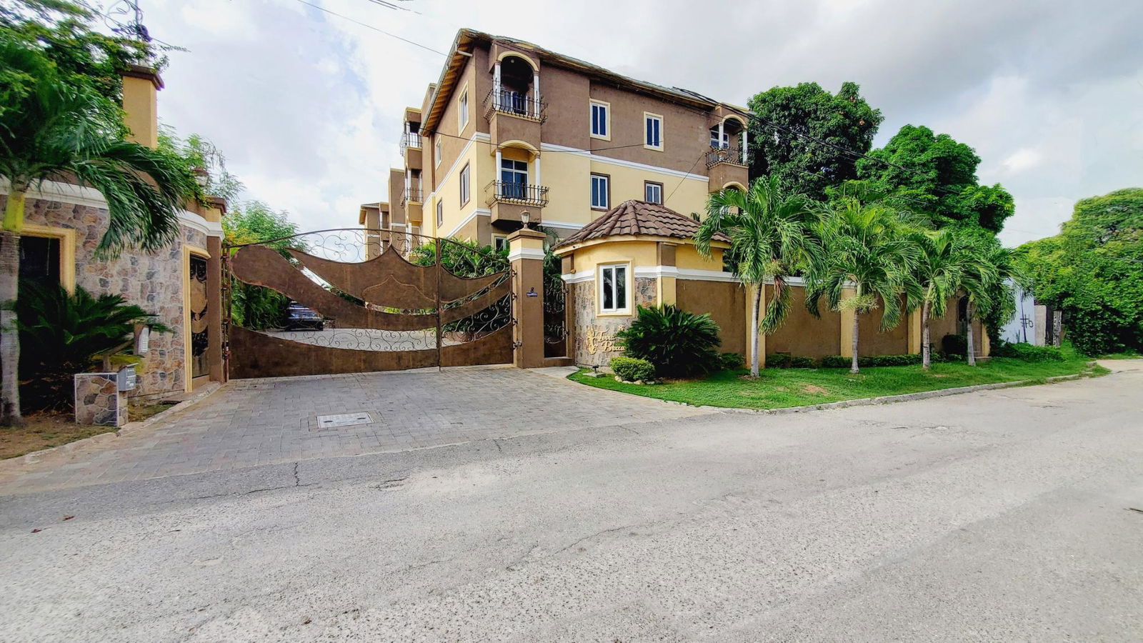 First image of 8 Washington Drive in Kingston 10, St. Andrew, Jamaica - property is For Sale