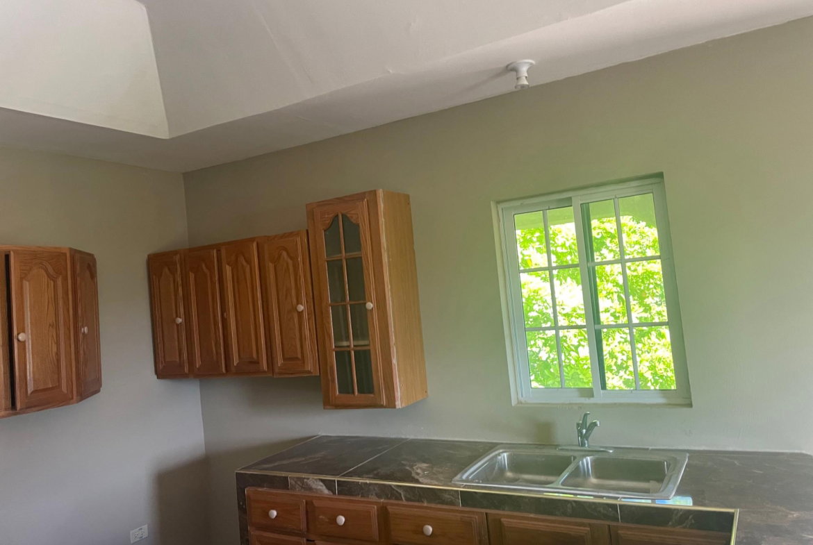 Fifth image of Grosmond, Santa Cruz in Santa Cruz, St. Elizabeth, Jamaica - property is For Rent